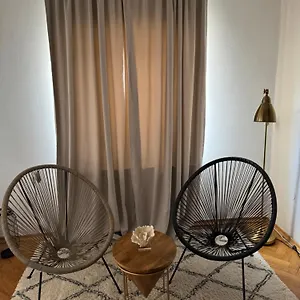 Leone Apartments With Free Parking Appartement